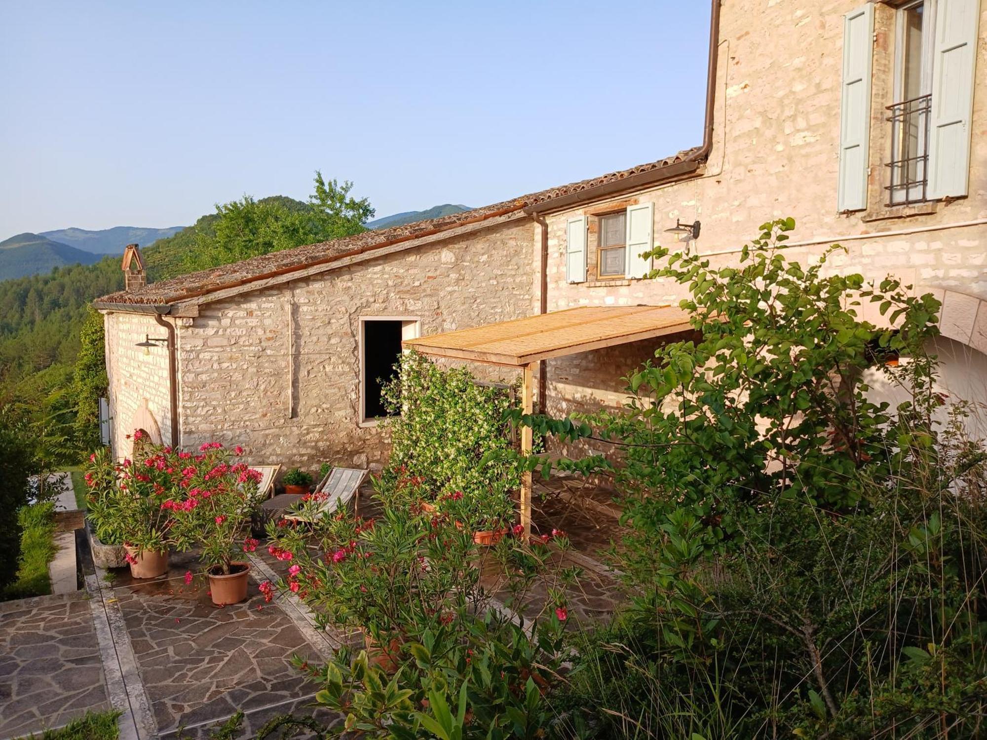 Agriturismo Del Frontino - Lo Studio 阿夸拉尼亚 外观 照片